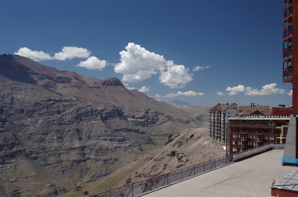 valle_nevado_ski_resort_summer.jpg